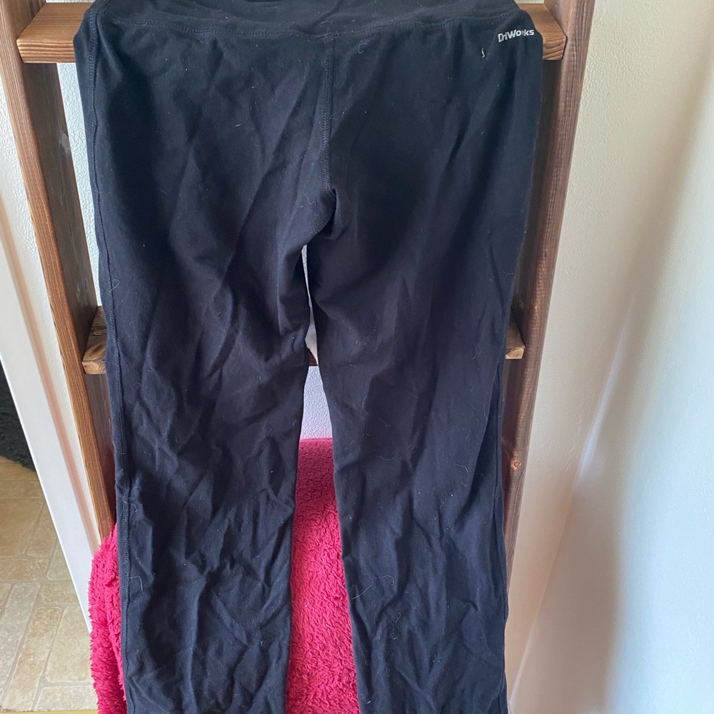 Athletic yoga pants